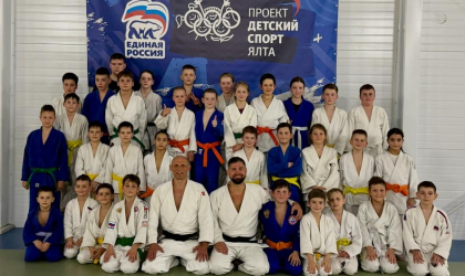 Борцовское братство в Крыму развивается как мощная форма поддержки молодых спортсменов и тренерского корпуса